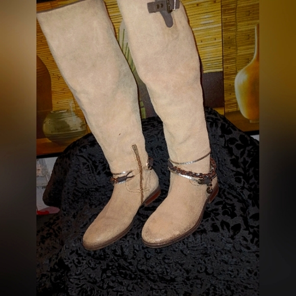 Ladies knee high boots - Picture 1 of 10
